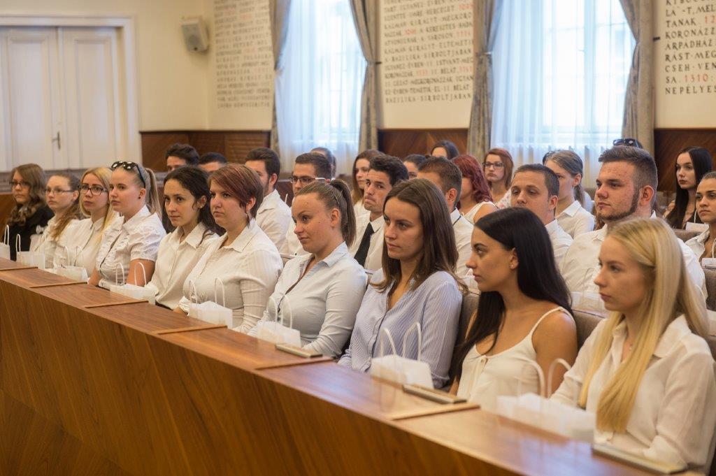 Külföldi szakmai gyakorlatra induló fehérvári diákok jártak a Városházán